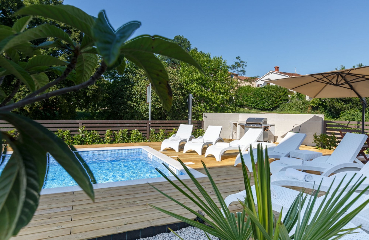 Apartments Funtana Villa Laura with Pool Nr.2 (A2+1)